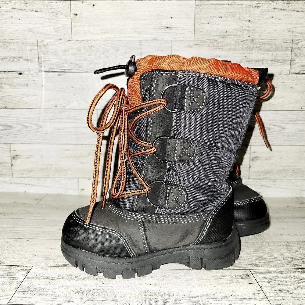 Children's Place snow boots size 8. ^